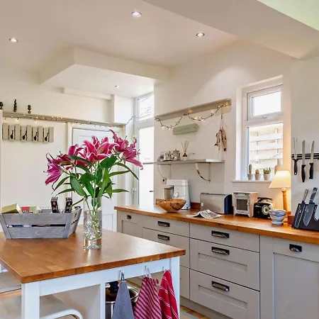 2 Bed In Oc-74981 Semesterbostad