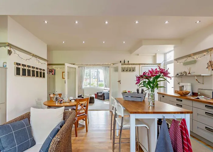 2 Bed In Oc-74981 Semesterbostad